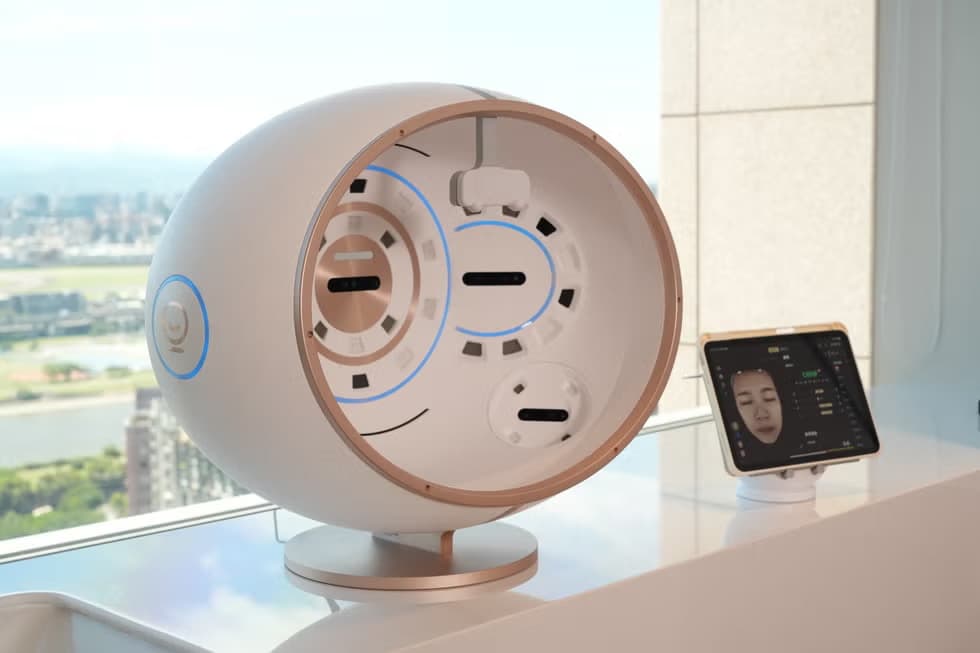 EVE MUSE five-lens 3D imaging system in consultation